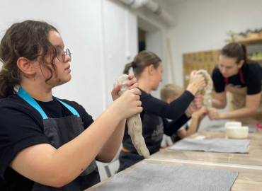 В Краснодаре стартовал проект «НеПросто искусство»: мастер-классы объединят людей с инвалидностью и без